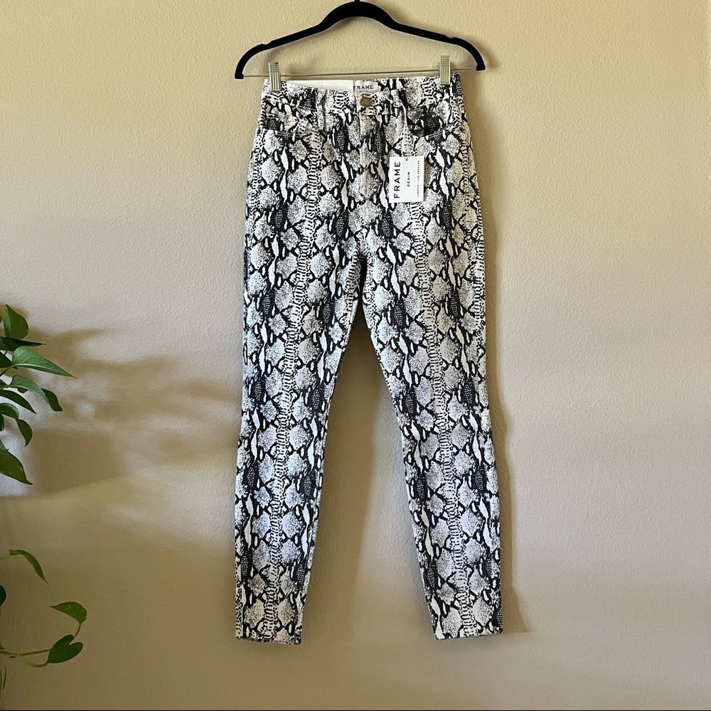 NWT Frame Ali Ultra High-Rise Cigarette Python-Print Jeans